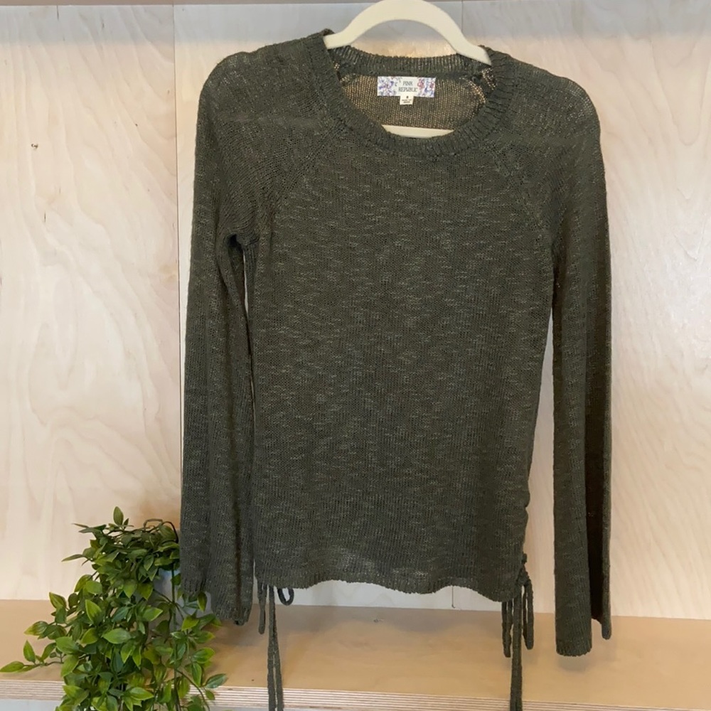 Green Sweet with Bell Sleeves and Tied Sides